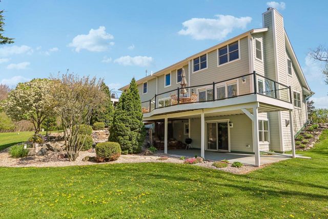 933 Elmwood Way COURT, Hubertus, WI 53033