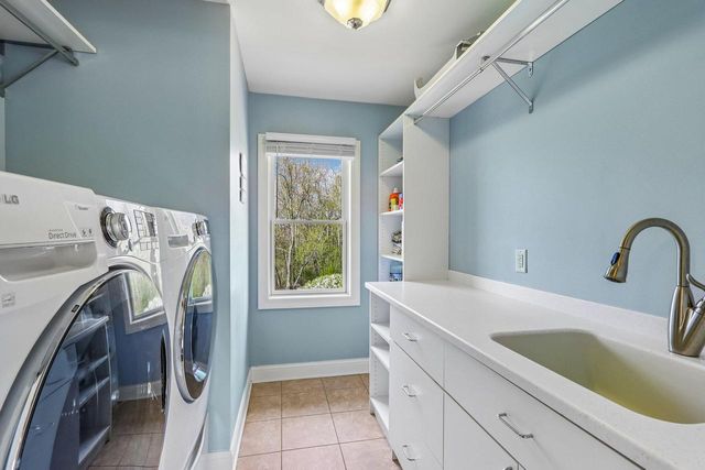933 Elmwood Way COURT, Hubertus, WI 53033