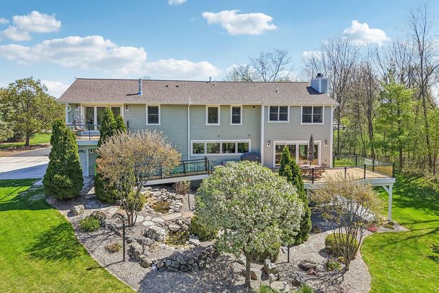 933 Elmwood Way COURT, Hubertus, WI 53033