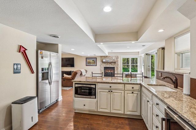 933 Elmwood Way COURT, Hubertus, WI 53033