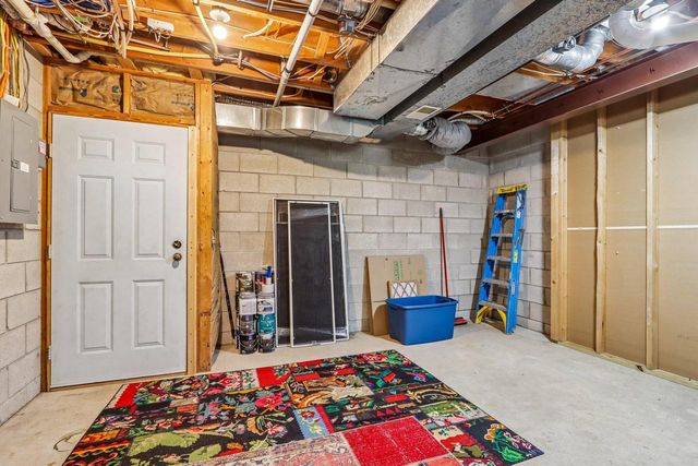 933 Elmwood Way COURT, Hubertus, WI 53033