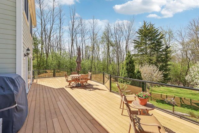 933 Elmwood Way COURT, Hubertus, WI 53033