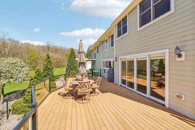933 Elmwood Way COURT, Hubertus, WI 53033