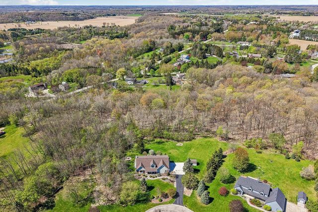 933 Elmwood Way COURT, Hubertus, WI 53033