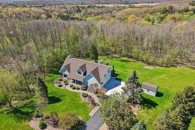 933 Elmwood Way COURT, Hubertus, WI 53033