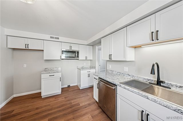 32 Pebble Creek Drive, Cheektowaga, NY 14227