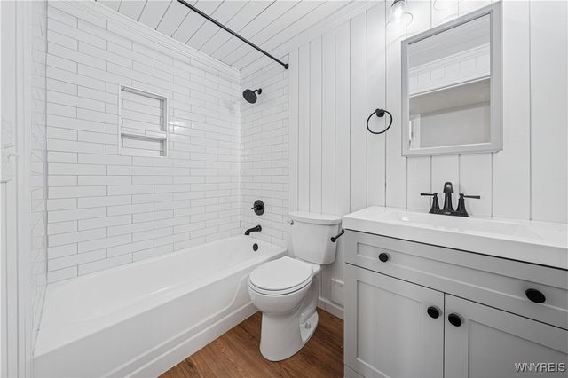 32 Pebble Creek Drive, Cheektowaga, NY 14227