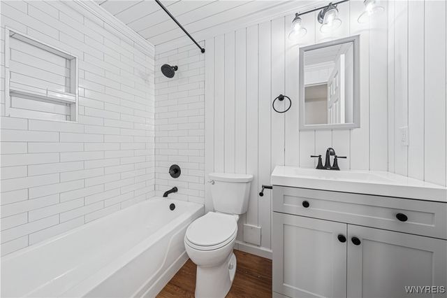 32 Pebble Creek Drive, Cheektowaga, NY 14227