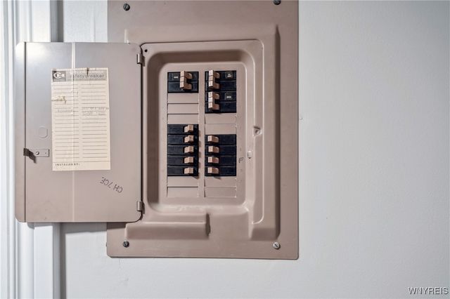 32 Pebble Creek Drive, Cheektowaga, NY 14227