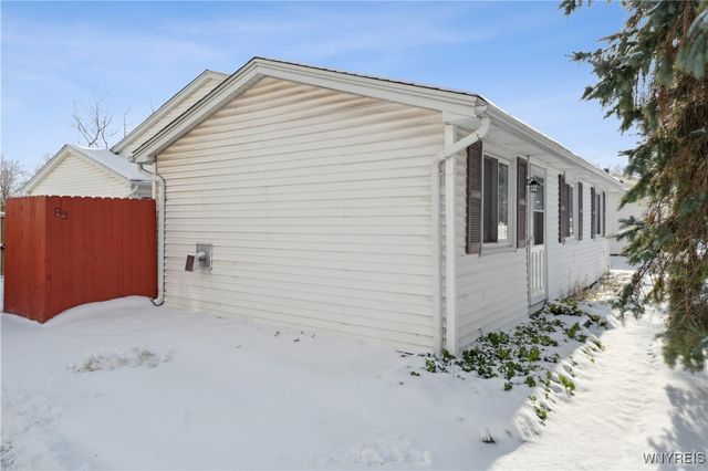 32 Pebble Creek Drive, Cheektowaga, NY 14227