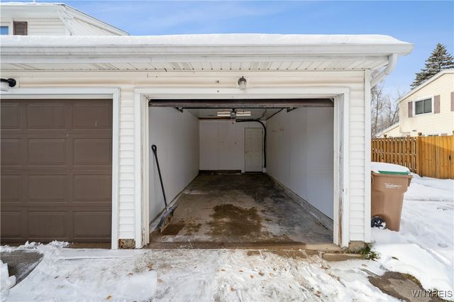 32 Pebble Creek Drive, Cheektowaga, NY 14227