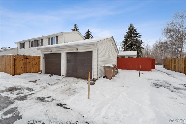 32 Pebble Creek Drive, Cheektowaga, NY 14227