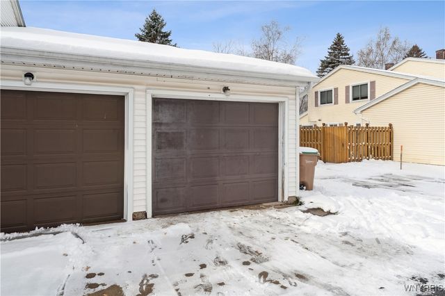 32 Pebble Creek Drive, Cheektowaga, NY 14227