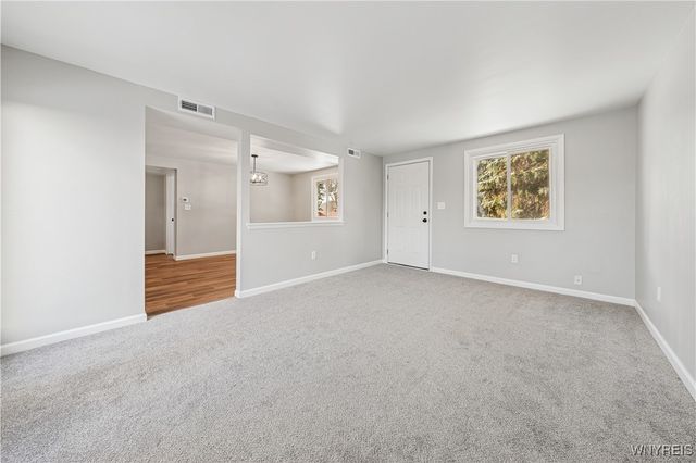 32 Pebble Creek Drive, Cheektowaga, NY 14227