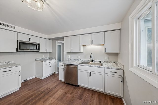 32 Pebble Creek Drive, Cheektowaga, NY 14227