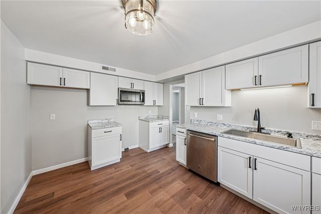 32 Pebble Creek Drive, Cheektowaga, NY 14227