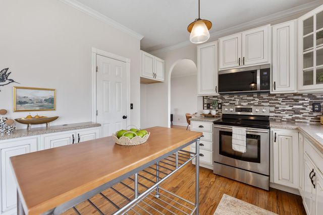 1805 S Hoyt Cir, Wichita, KS 67207