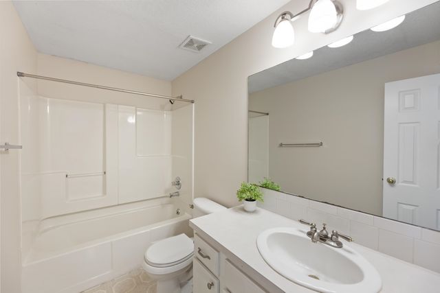 1805 S Hoyt Cir, Wichita, KS 67207