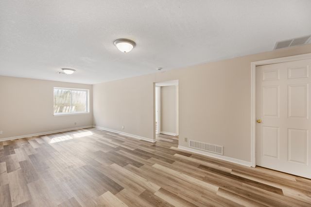 1805 S Hoyt Cir, Wichita, KS 67207