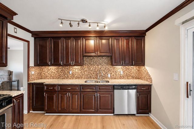 11854 Hovey Street, Warren, MI 48089