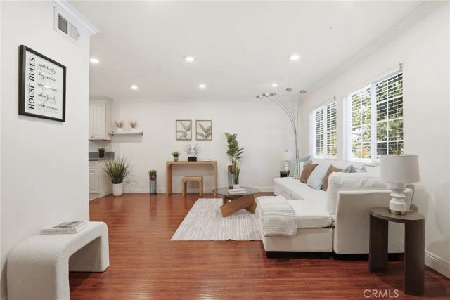 4189 Vineland Avenue 111, Studio City, CA 91602