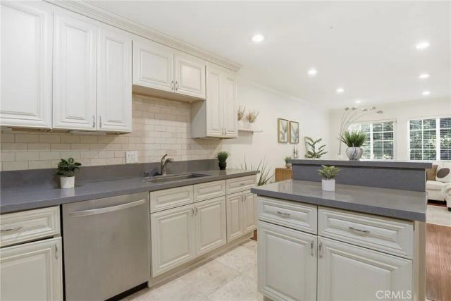 4189 Vineland Avenue 111, Studio City, CA 91602