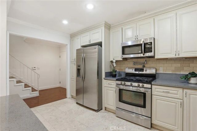 4189 Vineland Avenue 111, Studio City, CA 91602