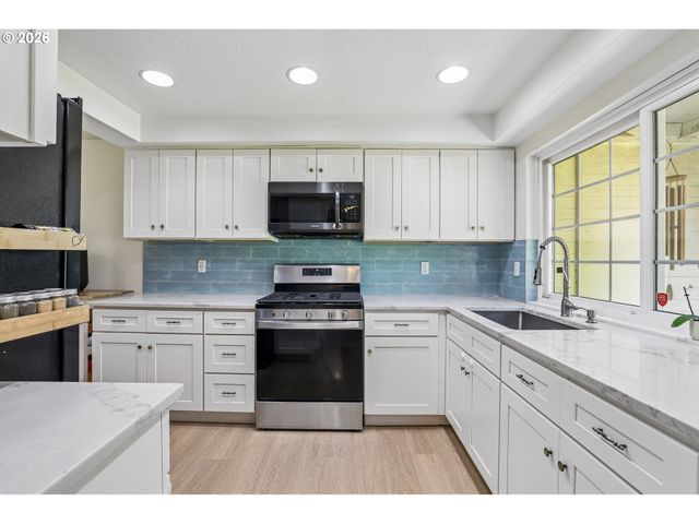 17940 Sw FRANCES St, Beaverton, OR 97003