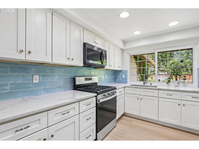 17940 Sw FRANCES St, Beaverton, OR 97003