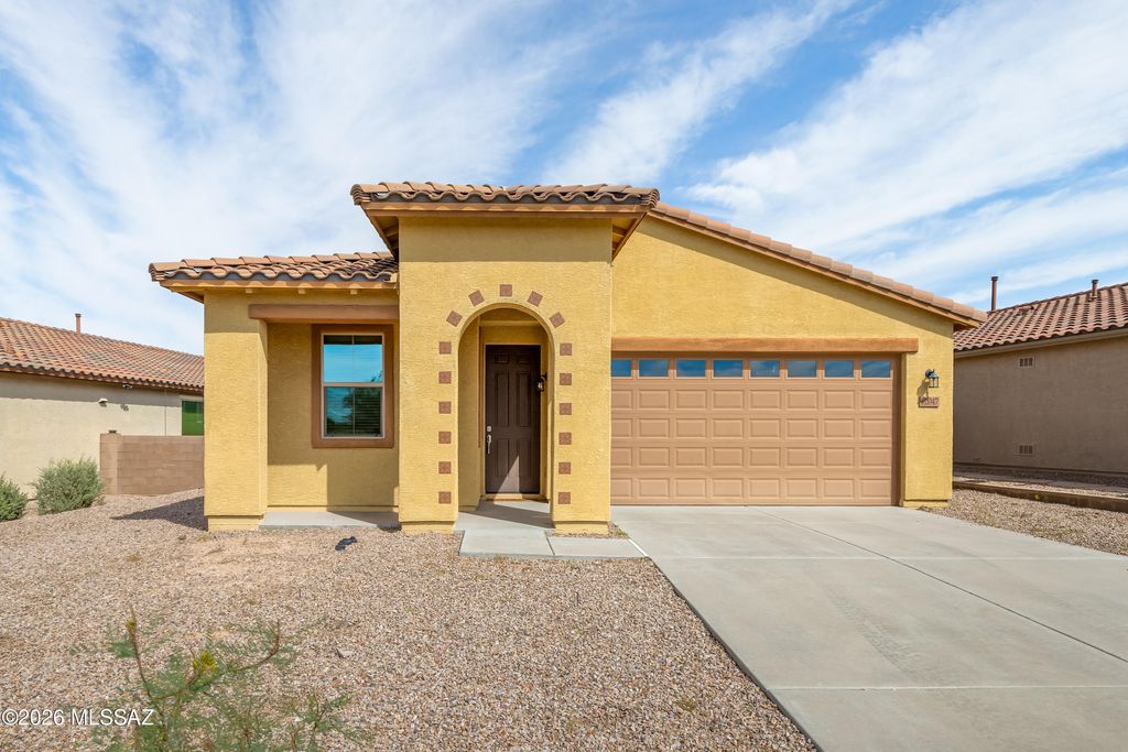 12047 N Golden Mirror Drive, Marana, AZ 85658