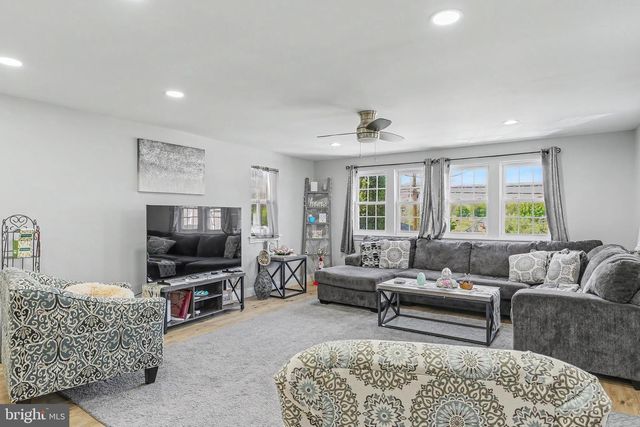 210 W DAUPHIN ST, Enola, PA 17025