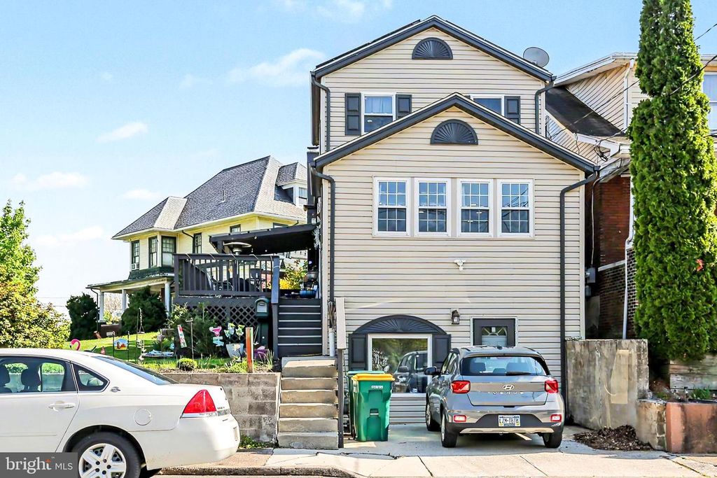 210 W DAUPHIN ST, Enola, PA 17025