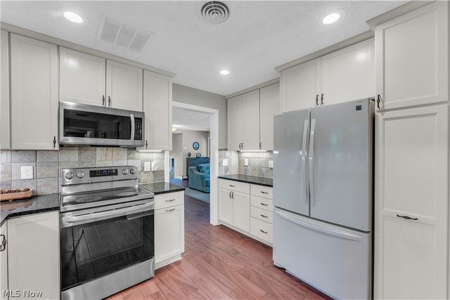 6821 Thornapple Drive, Mayfield Village, OH 44040