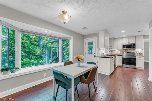 6821 Thornapple Drive, Mayfield Village, OH 44040