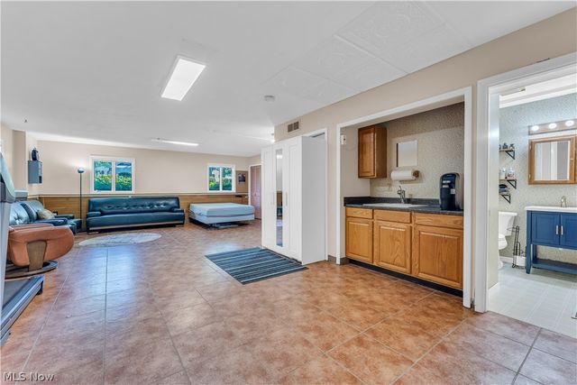6821 Thornapple Drive, Mayfield Village, OH 44040