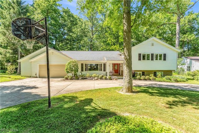 6821 Thornapple Drive, Mayfield Village, OH 44040
