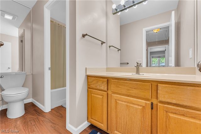 6821 Thornapple Drive, Mayfield Village, OH 44040