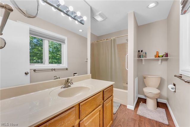 6821 Thornapple Drive, Mayfield Village, OH 44040