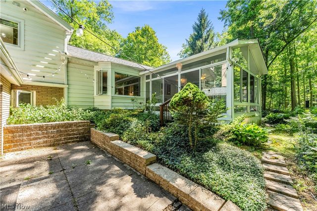 6821 Thornapple Drive, Mayfield Village, OH 44040