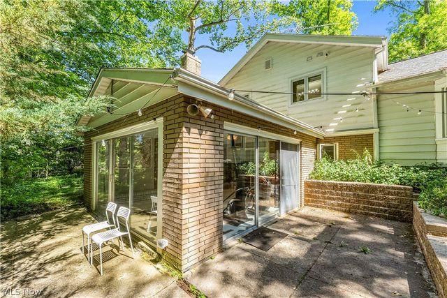 6821 Thornapple Drive, Mayfield Village, OH 44040