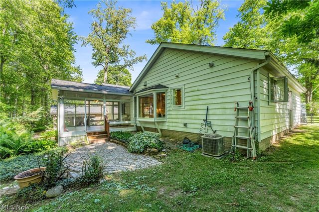 6821 Thornapple Drive, Mayfield Village, OH 44040
