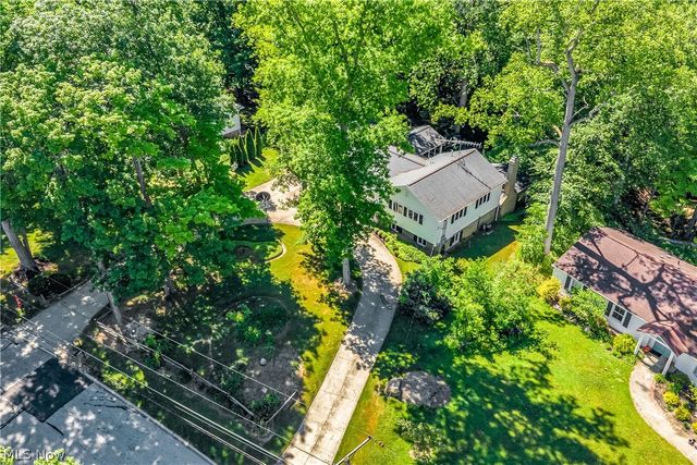 6821 Thornapple Drive, Mayfield Village, OH 44040