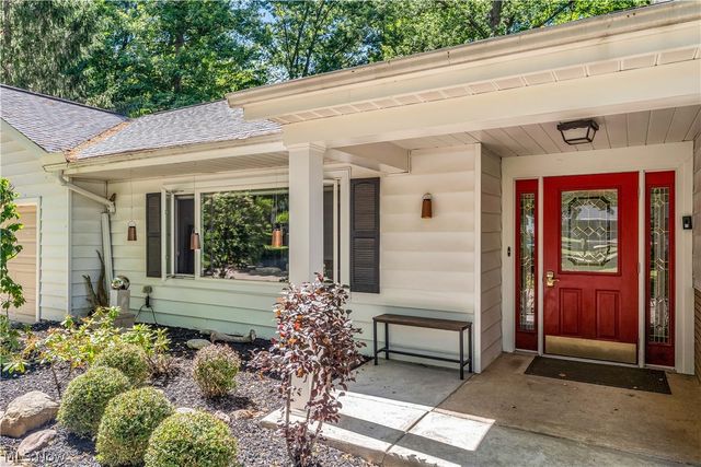 6821 Thornapple Drive, Mayfield Village, OH 44040