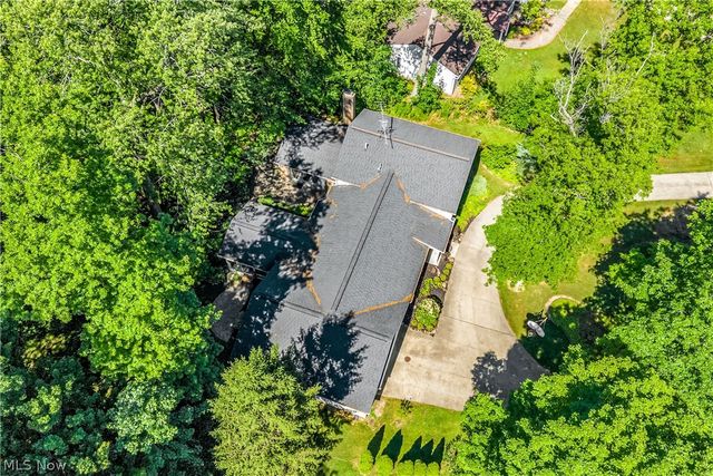 6821 Thornapple Drive, Mayfield Village, OH 44040
