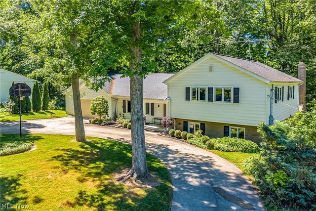 6821 Thornapple Drive, Mayfield Village, OH 44040