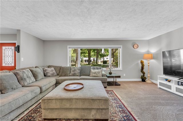 6821 Thornapple Drive, Mayfield Village, OH 44040