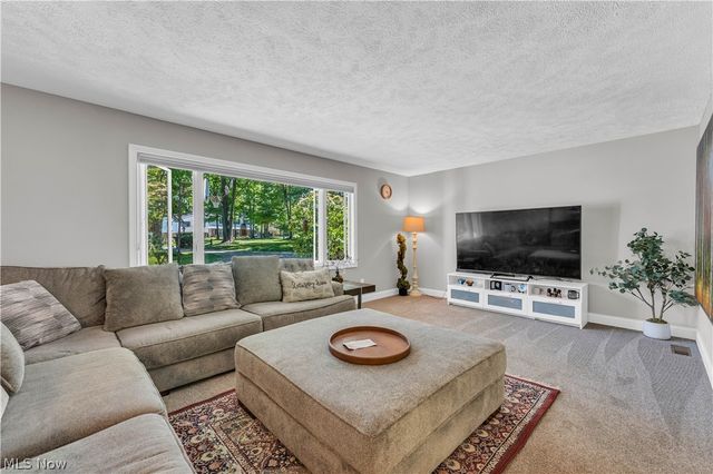 6821 Thornapple Drive, Mayfield Village, OH 44040