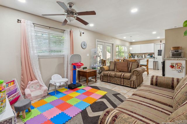 6738 SPRING MANOR ST, San Antonio, TX 78249