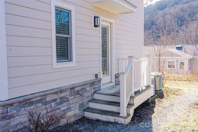 11 Lila Lane, Clyde, NC 28721