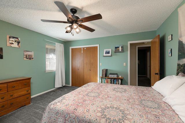 542 N Locust Street, Marshfield, MO 65706